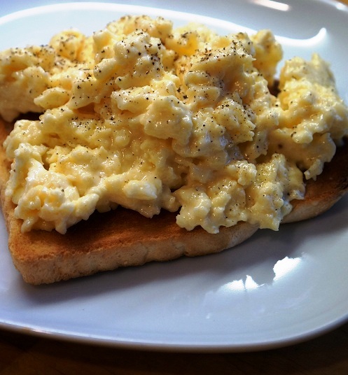 How to Microwave Scrambled Eggs, According to Cooking Pros